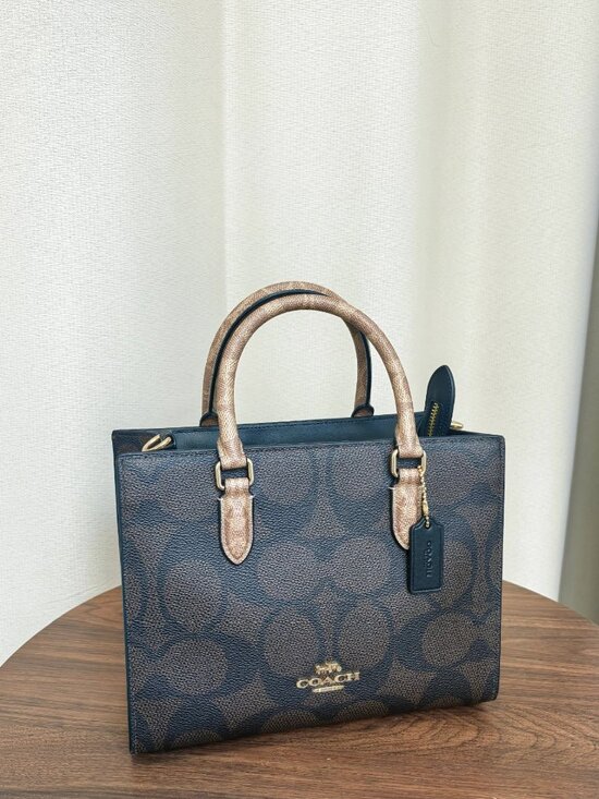 Coach Handbags - Coach Maggie series vintage handbag